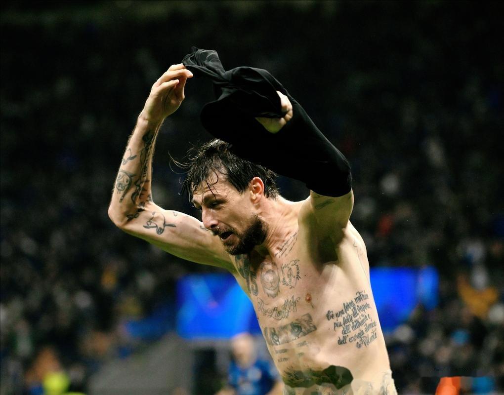 切尔西险胜巴黎，阿奎罗高光表现