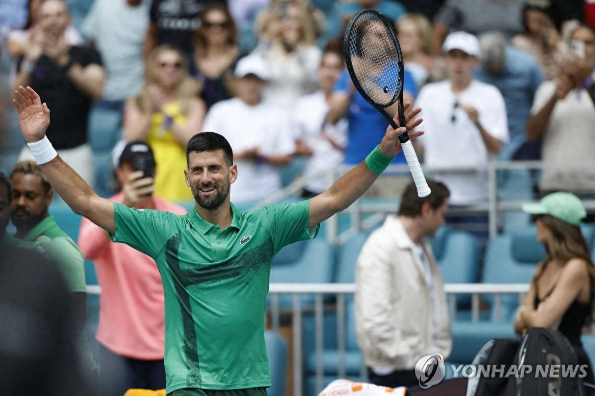 西班牙网球队翻盘欧洲网球队,费德勒一己之力扛起全队 西班牙网球队翻盘欧洲网球队,费德勒一己之力扛起全队