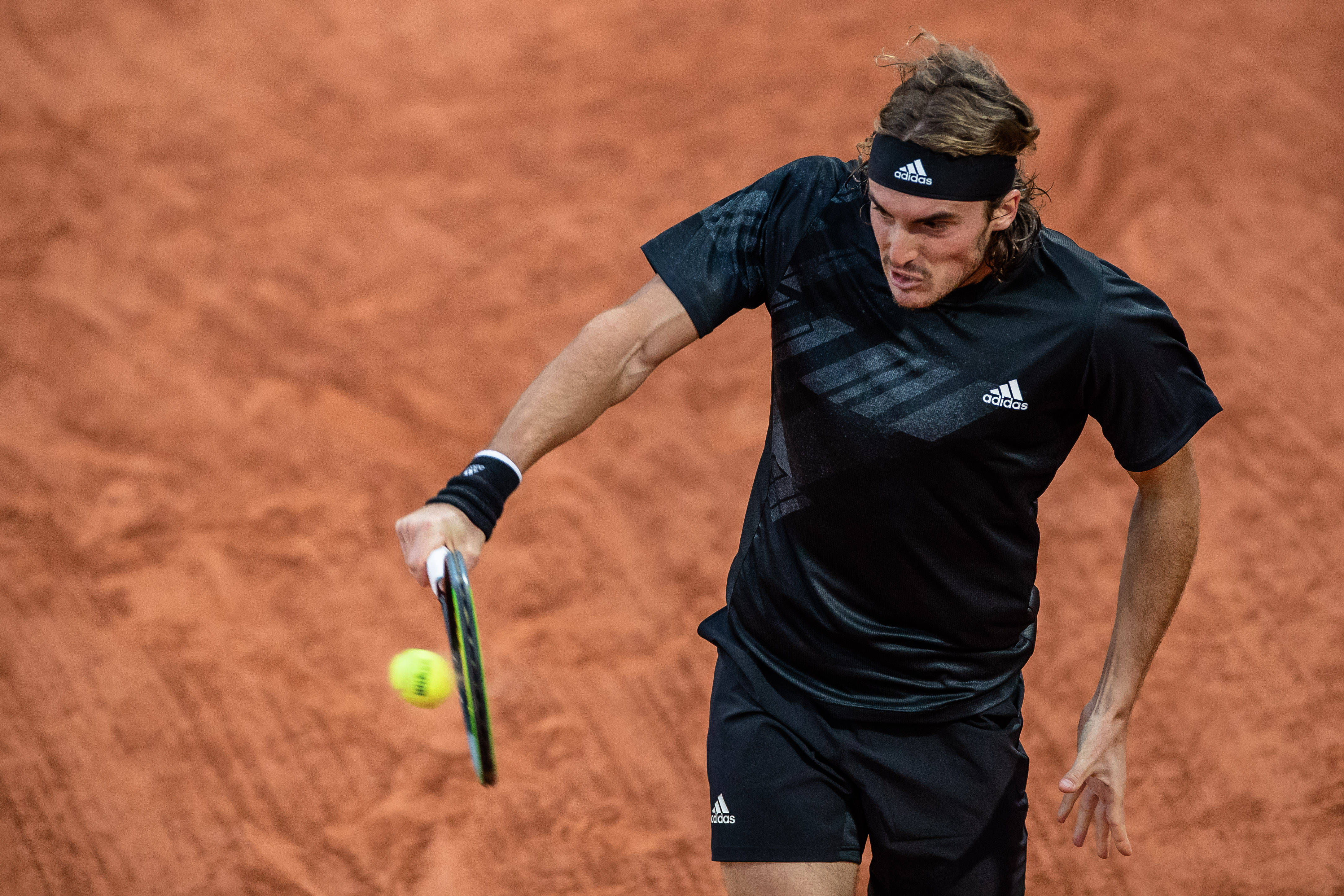 法网横扫温网，西西帕斯统治全场