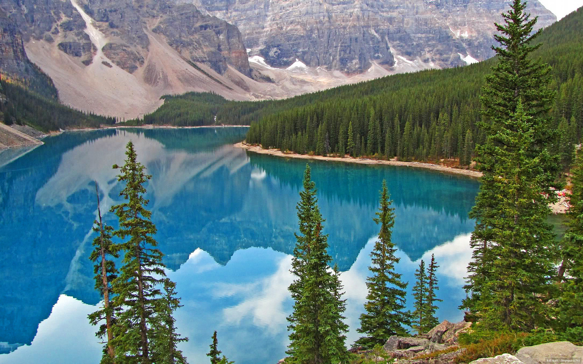 两种天才，西班牙用平庸完成碾压，阿尔瓦雷斯用疯狂刷新纪录