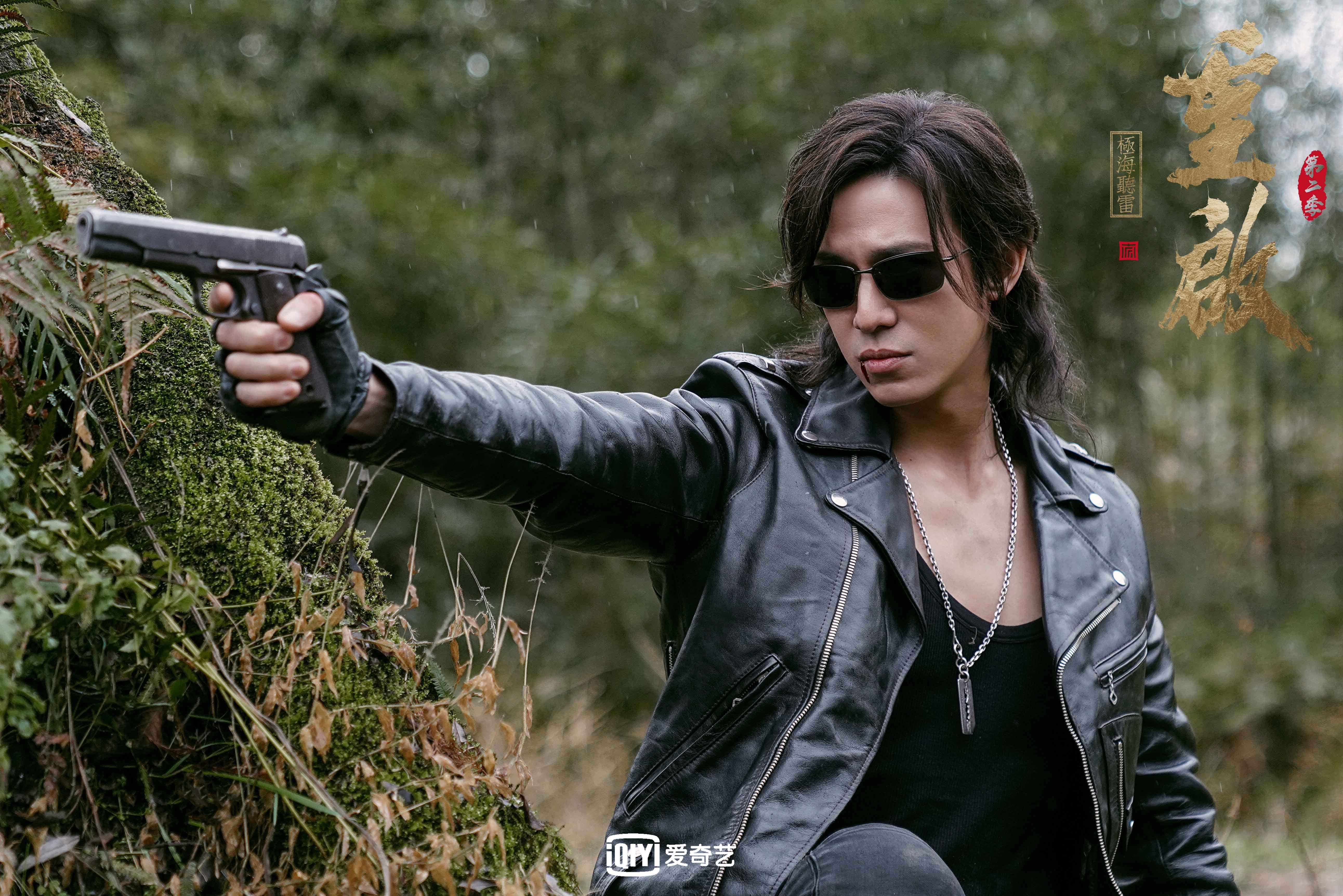 当钢铁战车遇见藏獒，论对抗命运的两张面孔