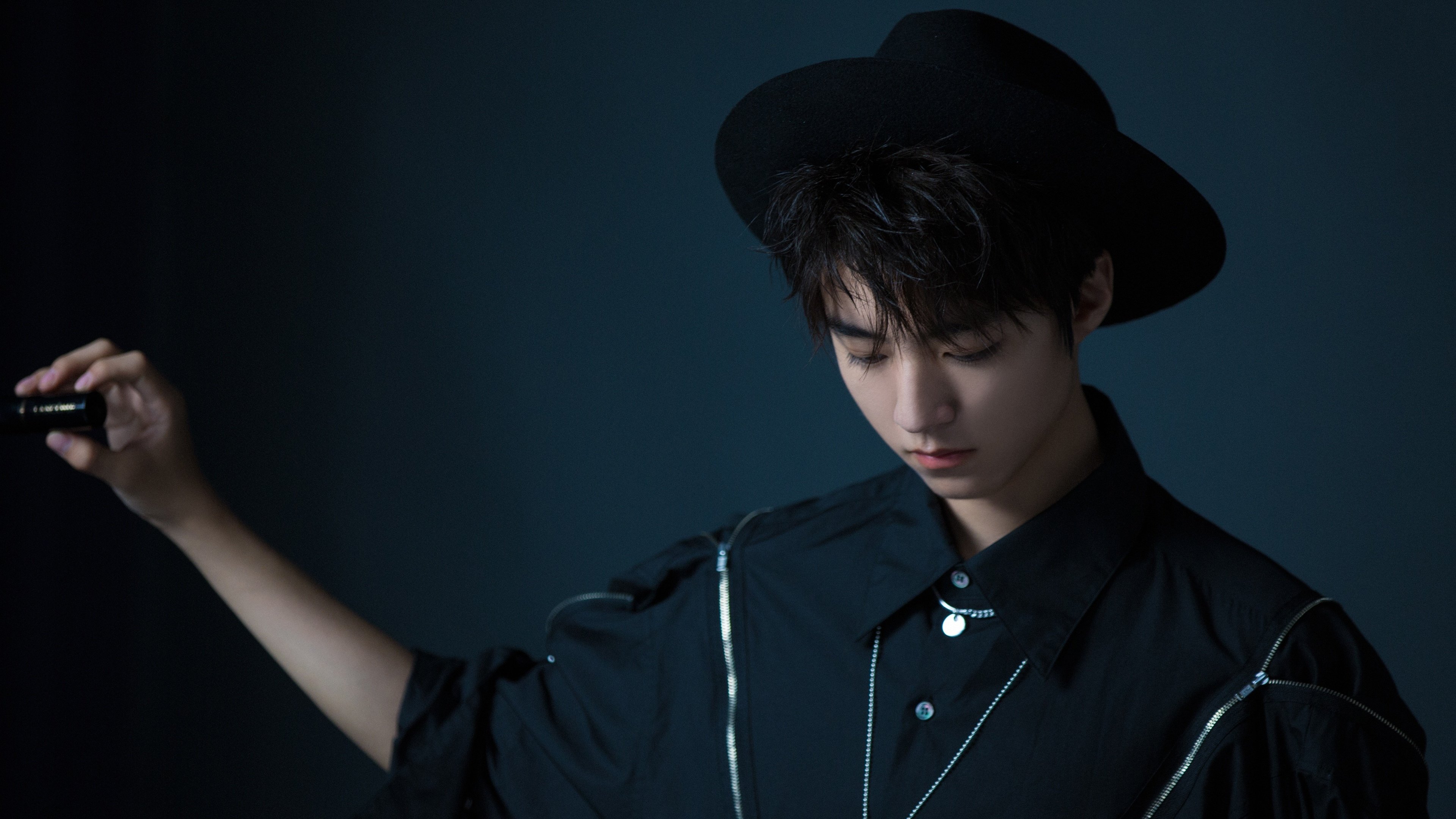 双线叙事，引擎轰鸣下的新王初啼，与地板震动间的连胜风暴