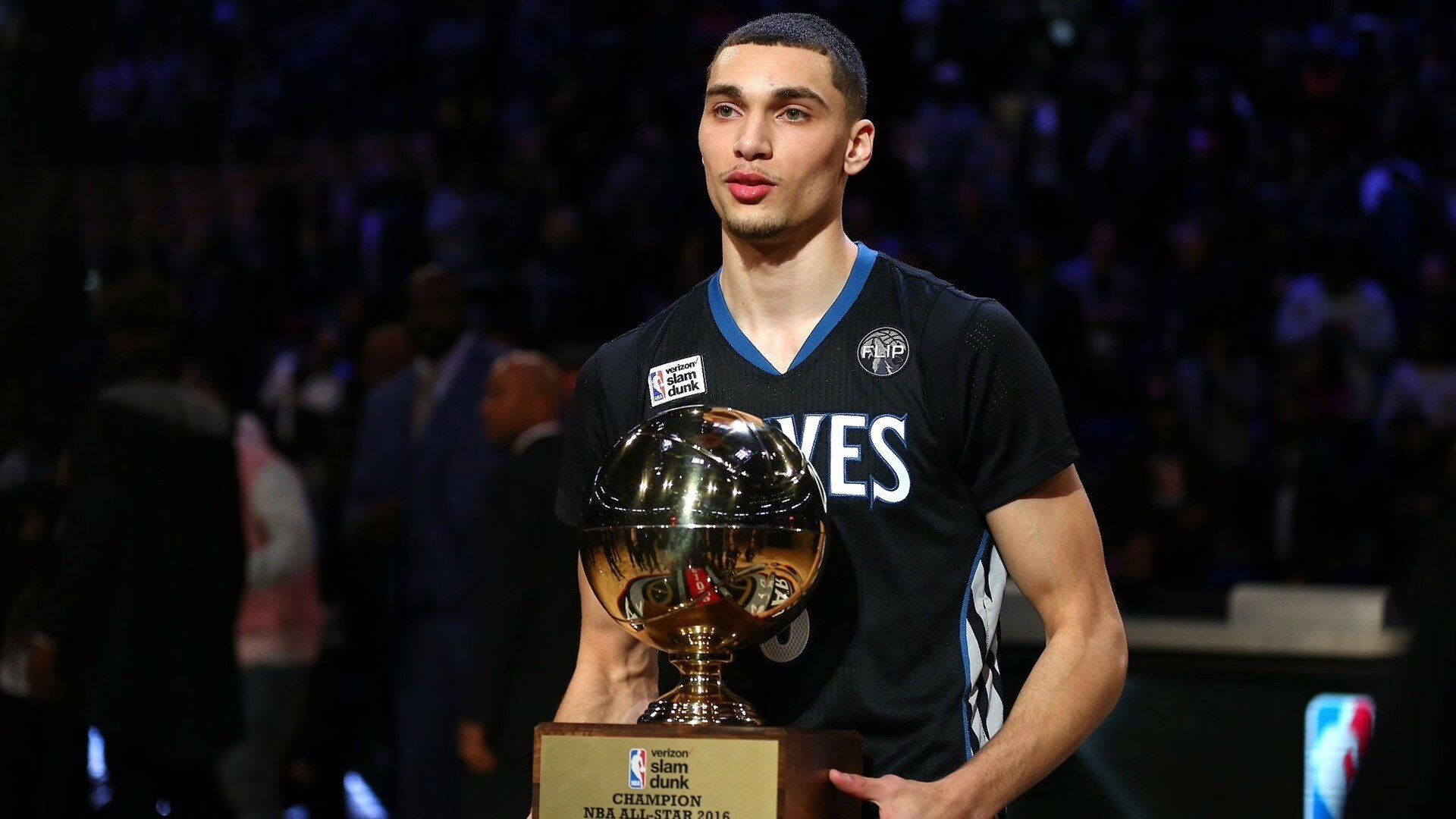 神兵天降！米切尔一剑封喉，猛龙闪电战击溃十一冠王