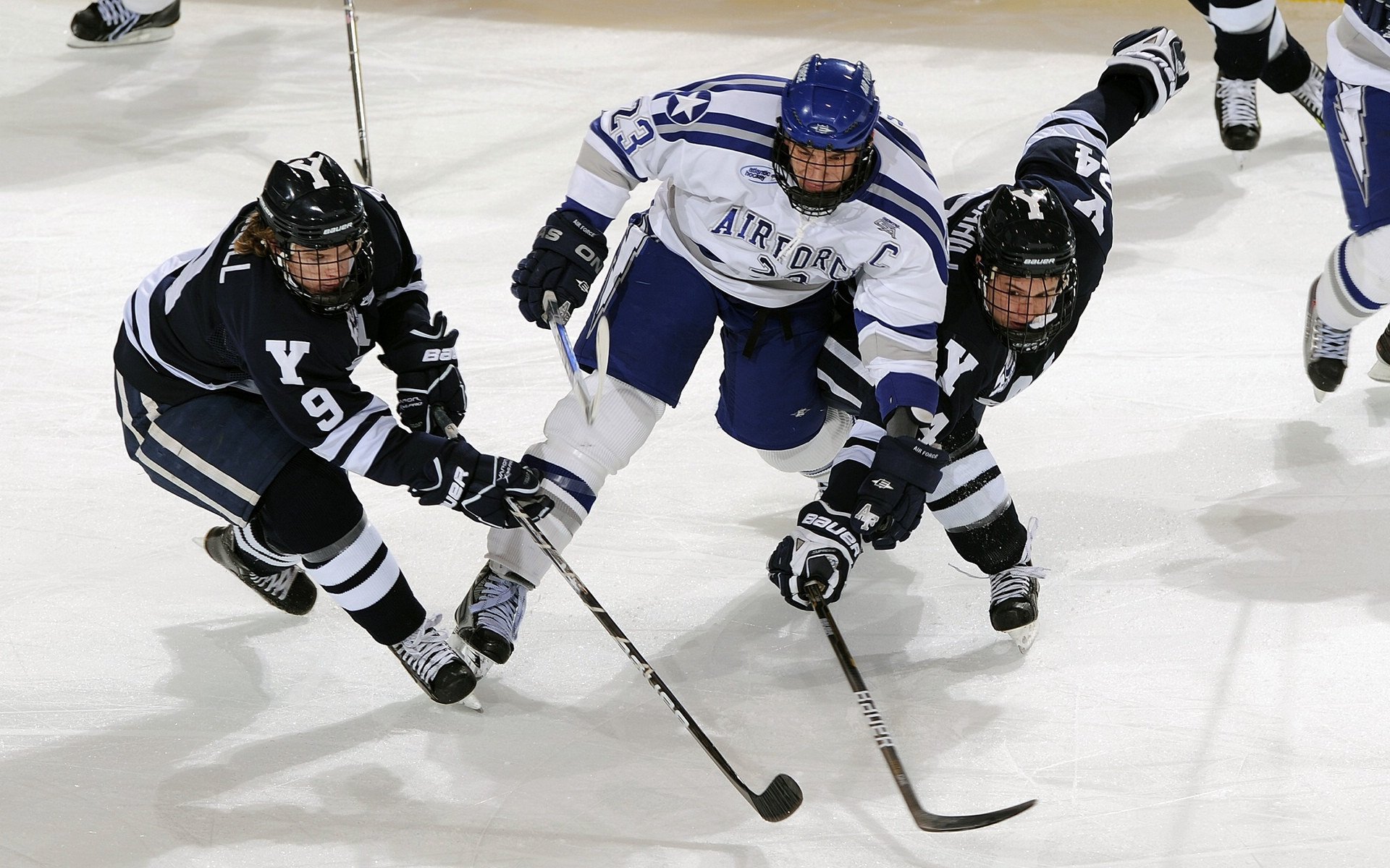 命运在别处书写，当卡瓦哈尔的名字响彻格拉斯哥的雨夜