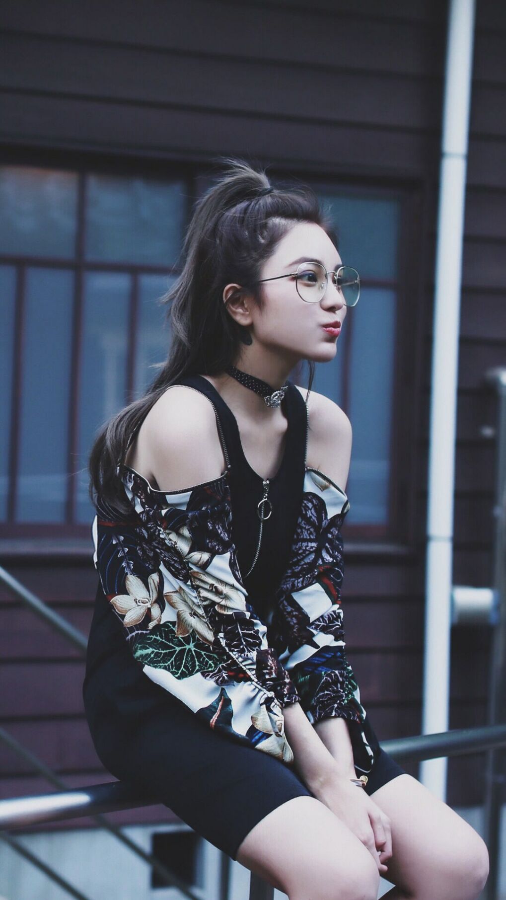 存在感跨界，当奥亚尔萨瓦尔的影子笼罩NBA季后赛之夜